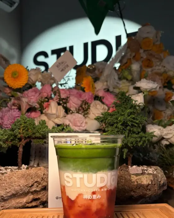 Strawberry Matcha de Studio